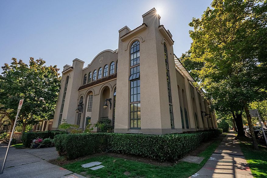 303 700 E Pender Street