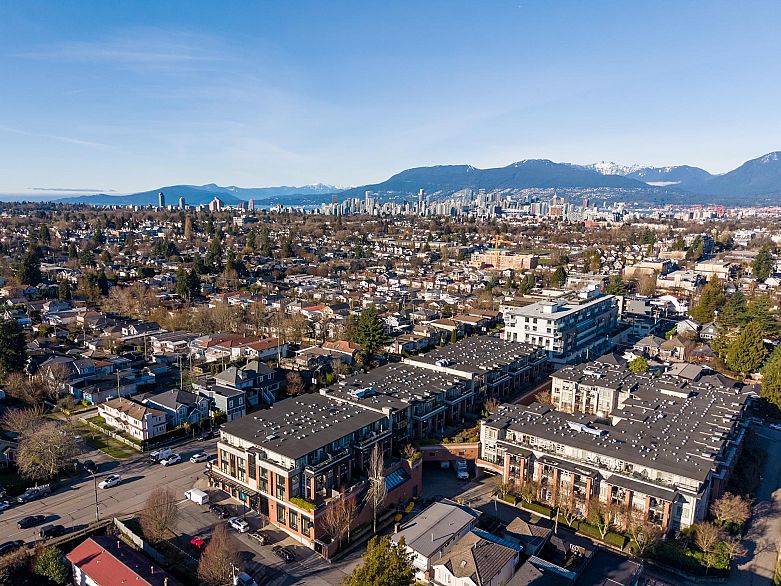 409 4550 Fraser Street