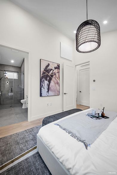 1 65 E King Edward Avenue