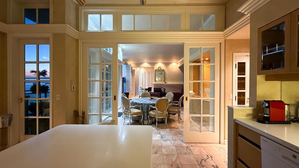 17 1861 Beach Avenue