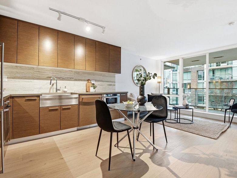 701 535 Smithe Street