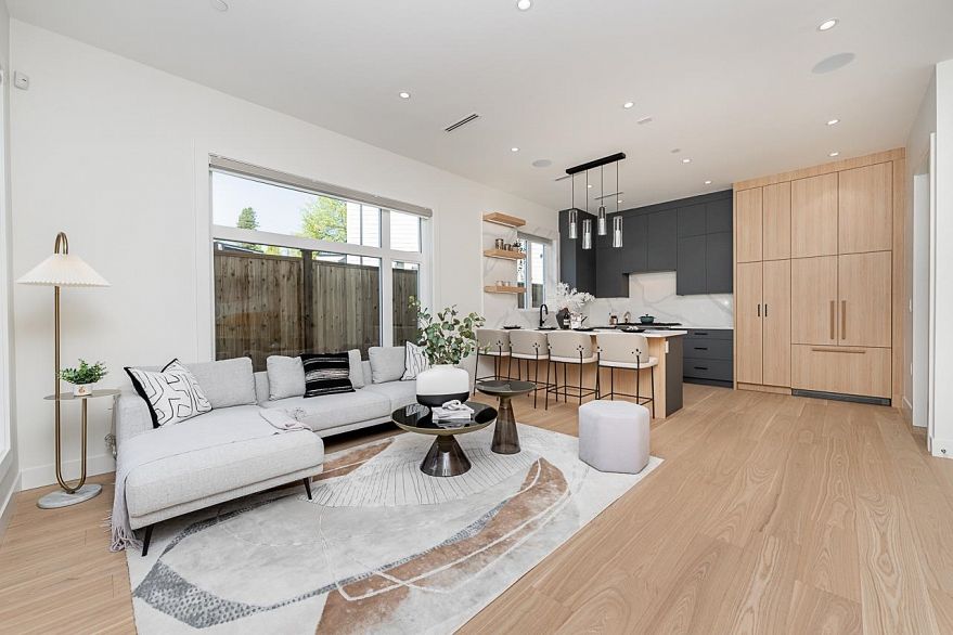 2835 Oliver Crescent