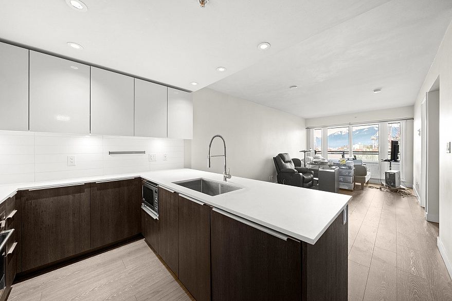 419 1588 E Hastings Street