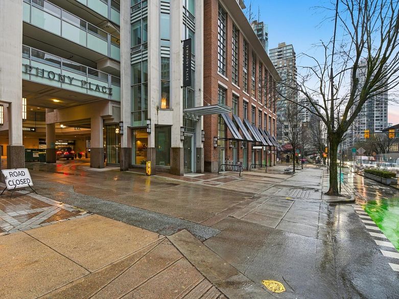 701 535 Smithe Street