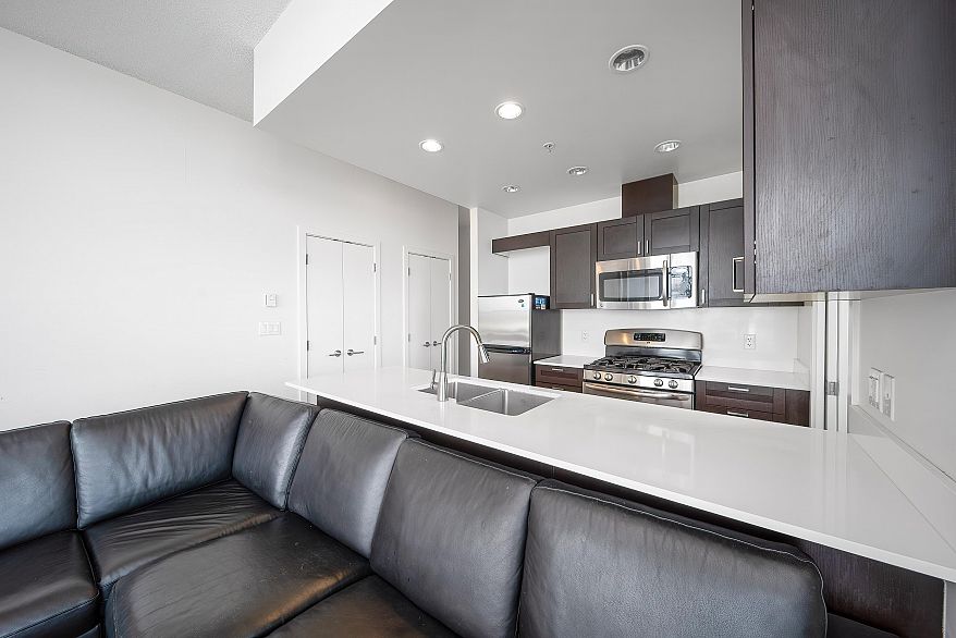 2207 4815 Eldorado Mews