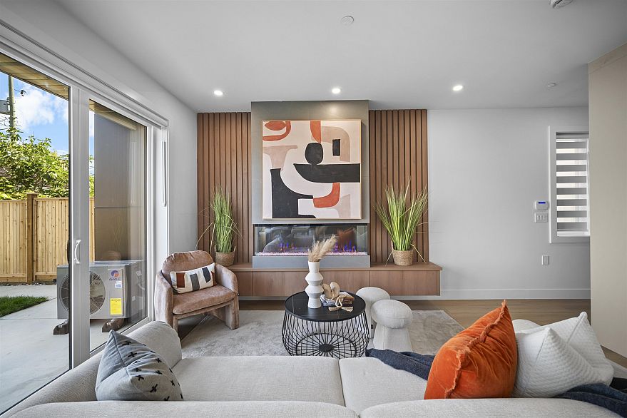 2 3563 E 25th Avenue