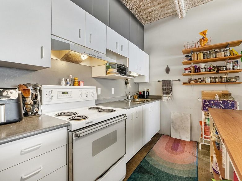 327 350 E 2nd Avenue