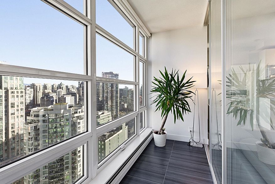 2503 1283 Howe Street