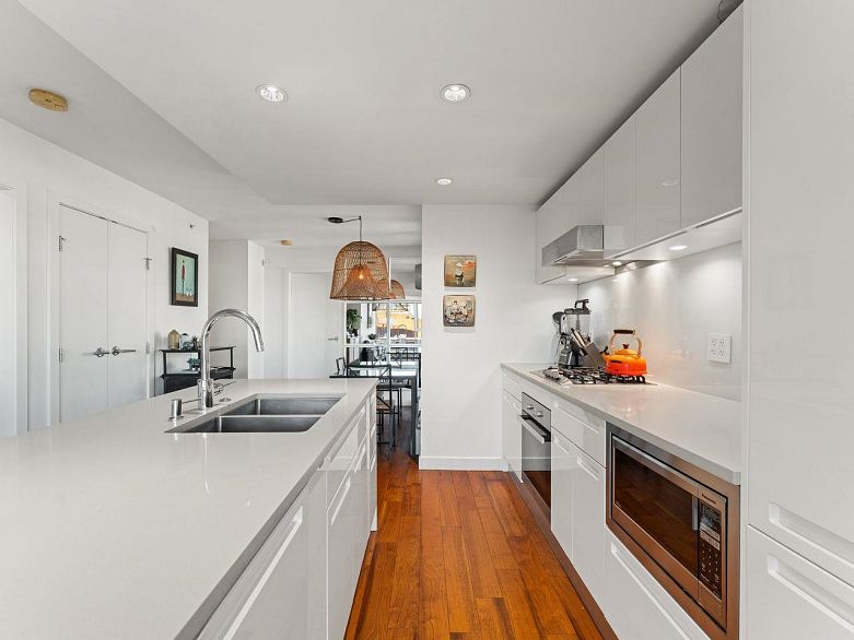 1207 188 Keefer Street