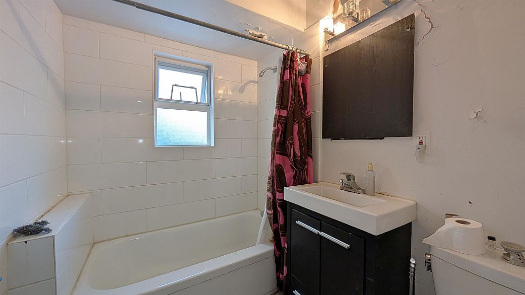 101 1075 W 13th Avenue