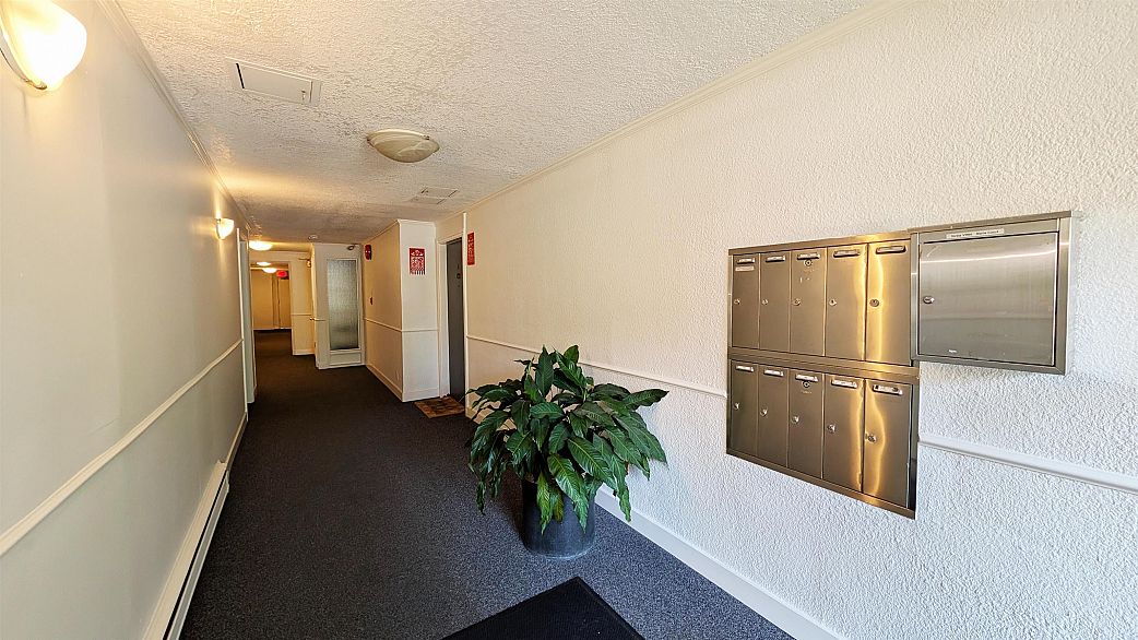 101 1075 W 13th Avenue