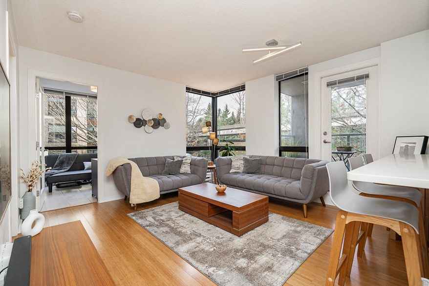 206 3638 Vanness Avenue