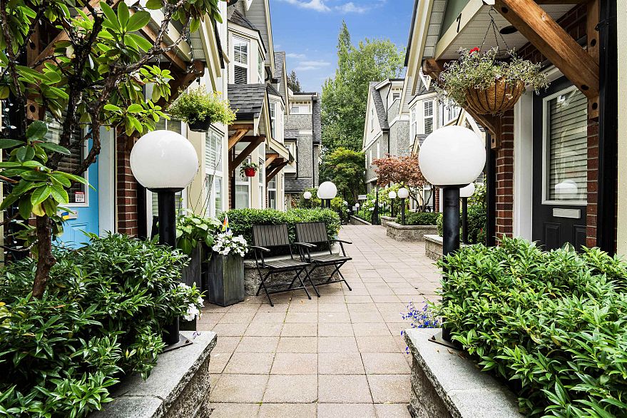 5 1638 E Georgia Street