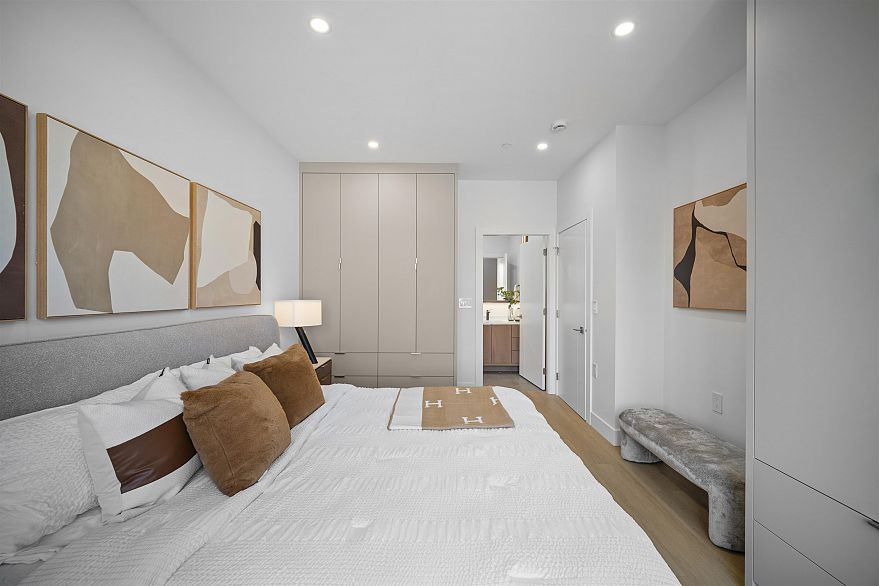 2 3563 E 25th Avenue