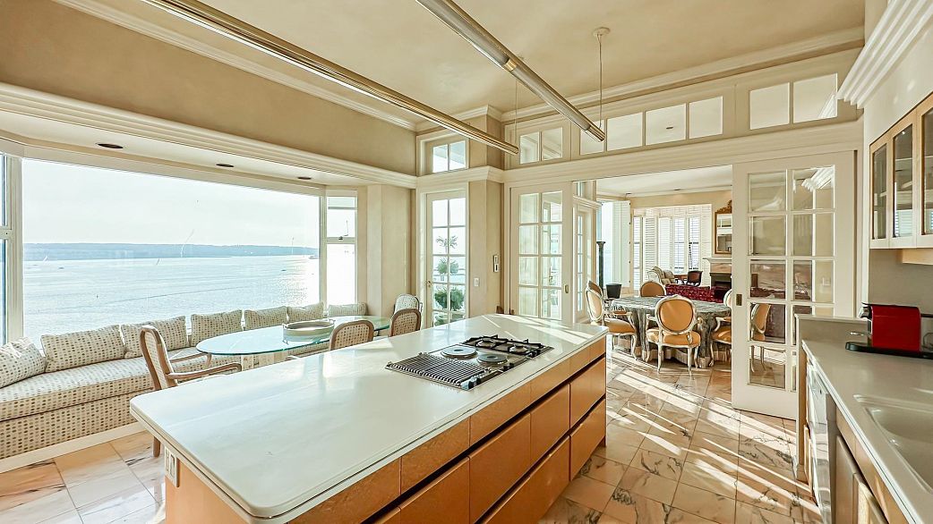 17 1861 Beach Avenue