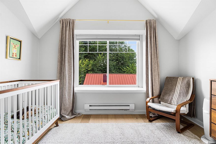 5 1638 E Georgia Street