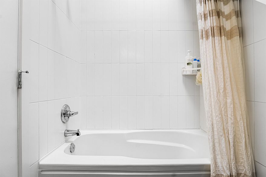 5 1638 E Georgia Street