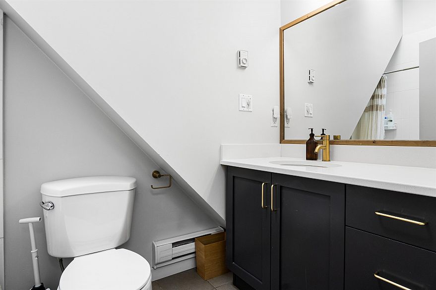 5 1638 E Georgia Street