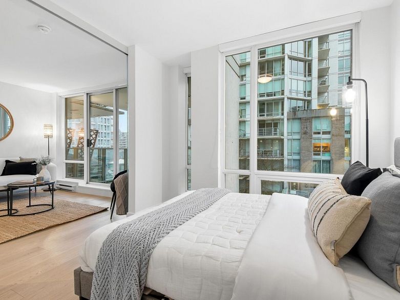 701 535 Smithe Street