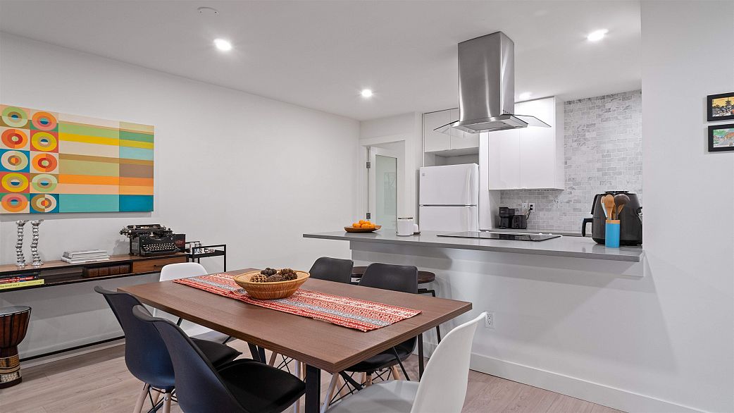 318 1345 W 15th Avenue