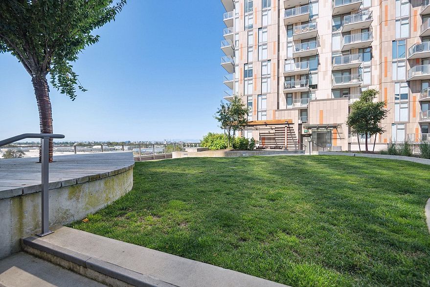 306 8181 Chester Street