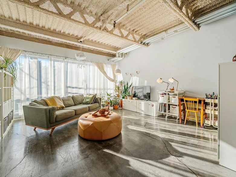 327 350 E 2nd Avenue