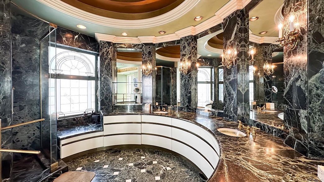 17 1861 Beach Avenue