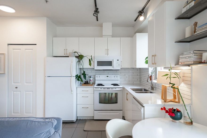 PH1 688 E 17th Avenue