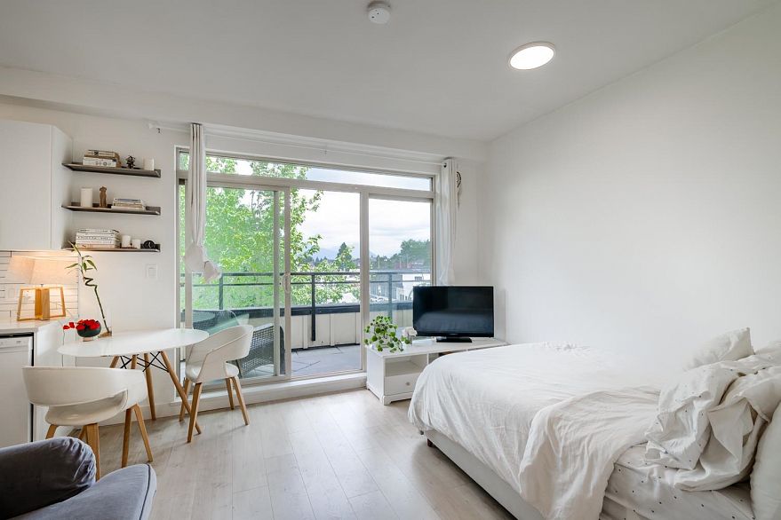 PH1 688 E 17th Avenue