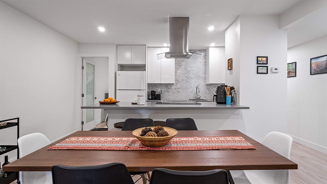 318 1345 W 15th Avenue