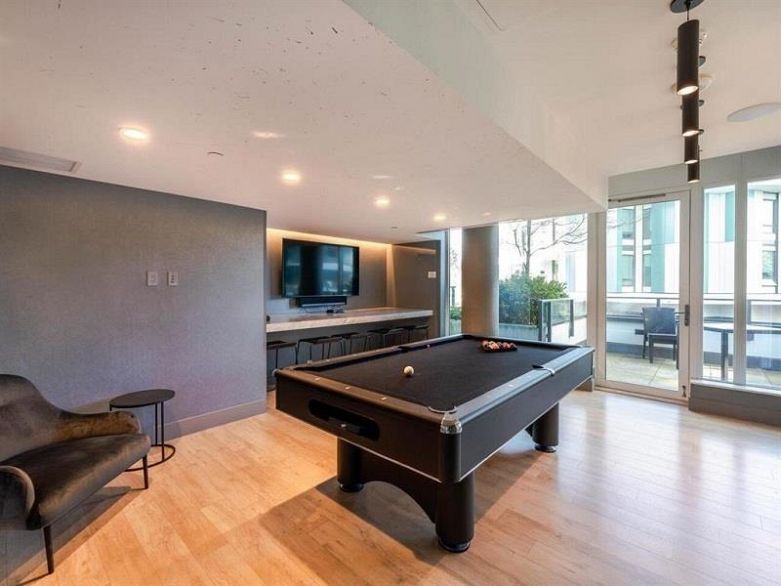 1905 8189 Cambie Street