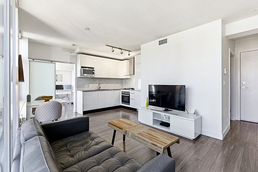 2503 1283 Howe Street