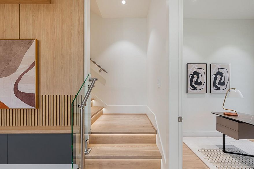 2835 Oliver Crescent