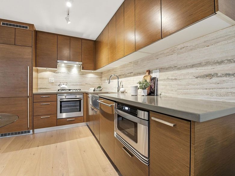 701 535 Smithe Street