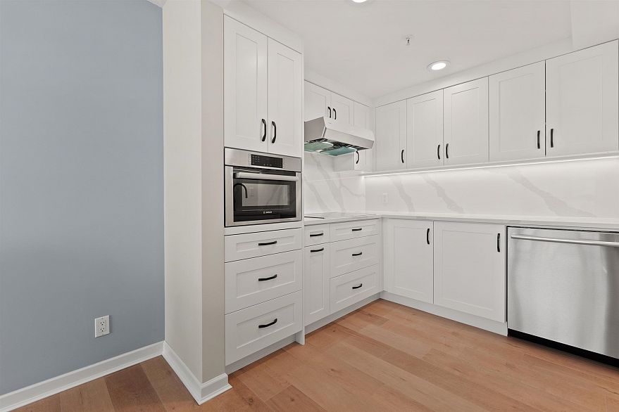 906 1288 Marinaside Crescent