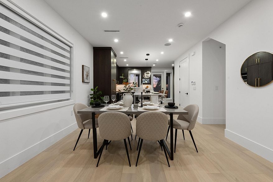 2 7361 Fraser Street