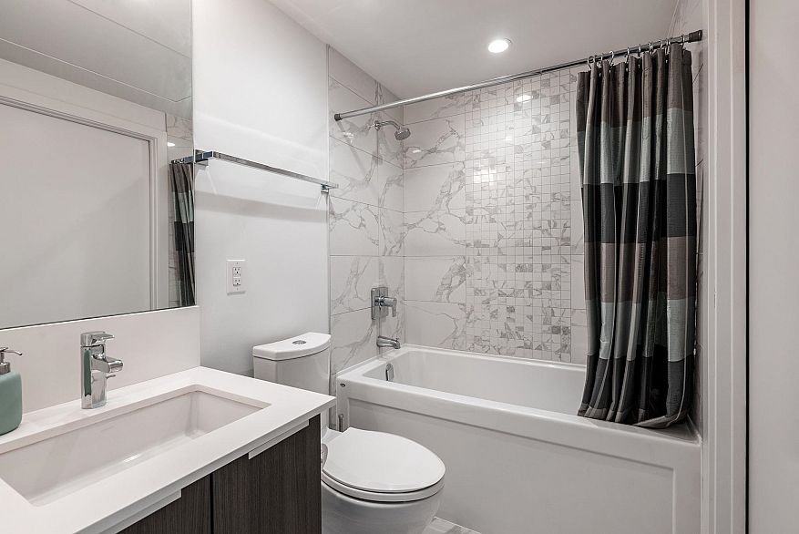 2503 1283 Howe Street