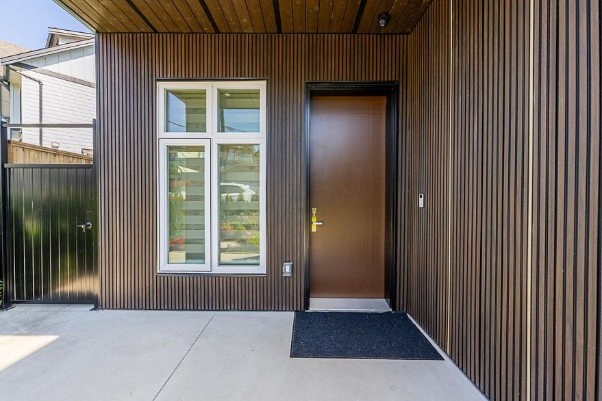 2835 Oliver Crescent