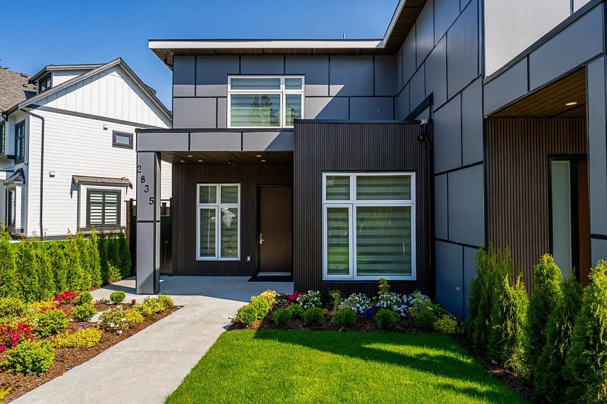 2835 Oliver Crescent