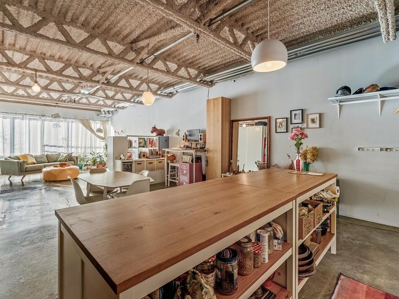 327 350 E 2nd Avenue