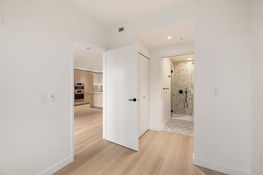 520 2471 St George Street