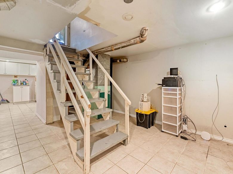 1311 Kamloops Street