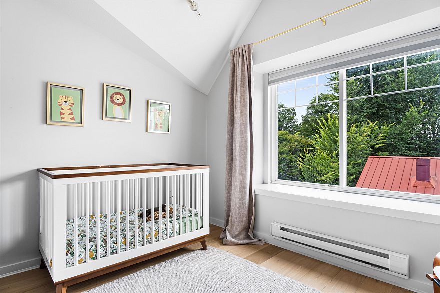 5 1638 E Georgia Street