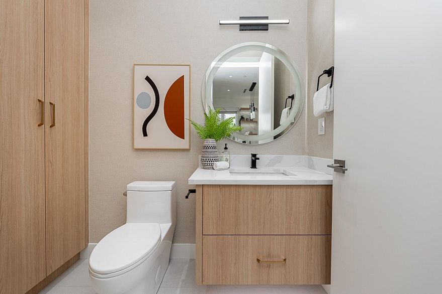 2835 Oliver Crescent