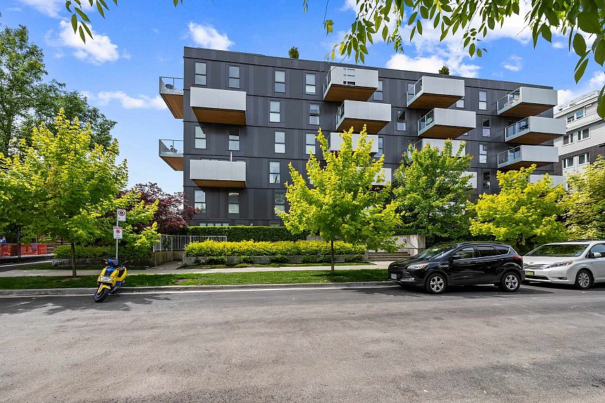 201 5089 Quebec Street