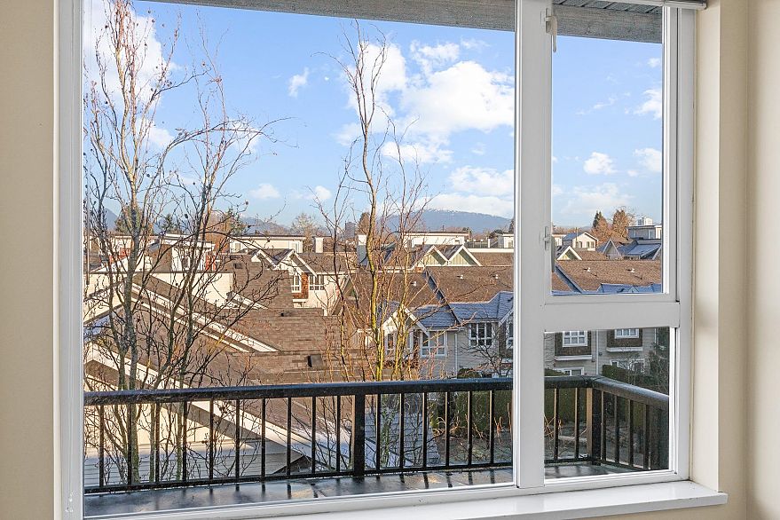 417 7089 Mont Royal Square