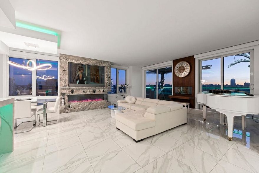 19A 199 Drake Street