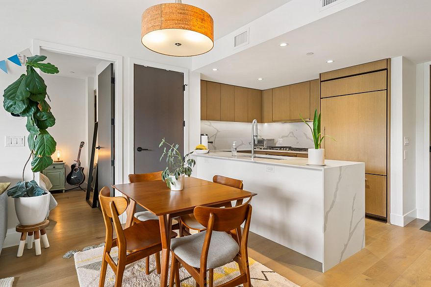 201 5089 Quebec Street