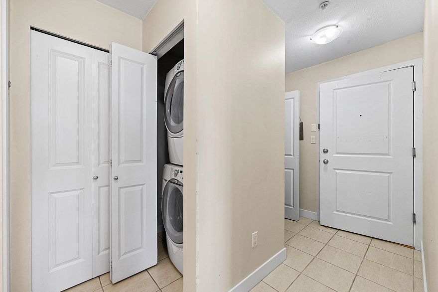 417 7089 Mont Royal Square