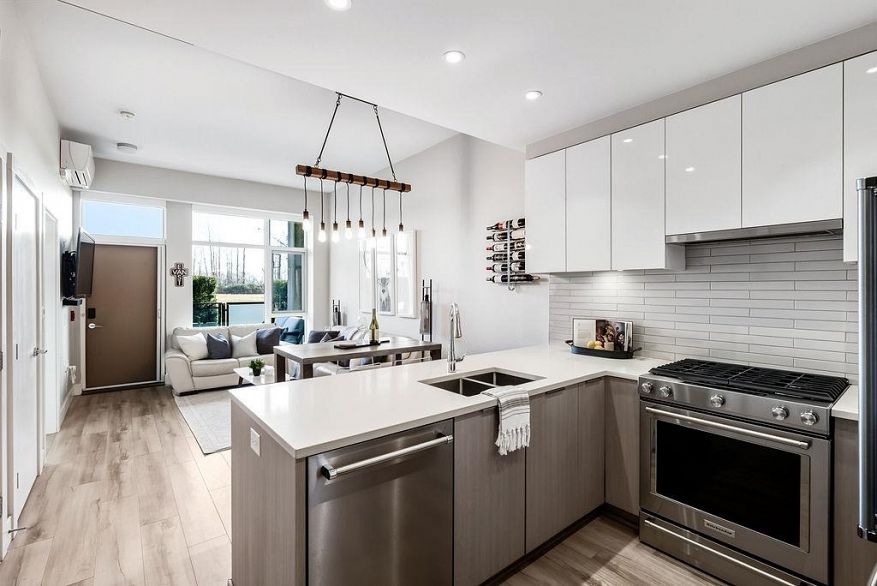 106 3588 Sawmill Crescent